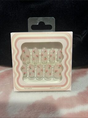Celebritips press on nails. Dainty cherry